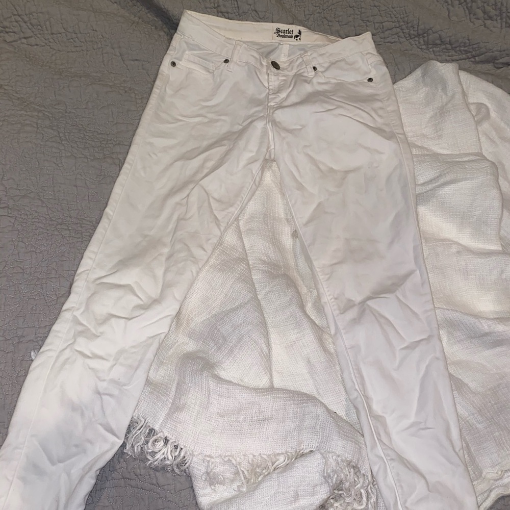 White boutique stretchy jeans